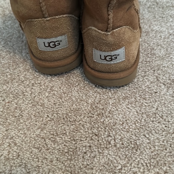 Ugg’s chestnut size 5/7. Girls 5, women’s 7. Good condition, minor wear. - Picture 2 of 5